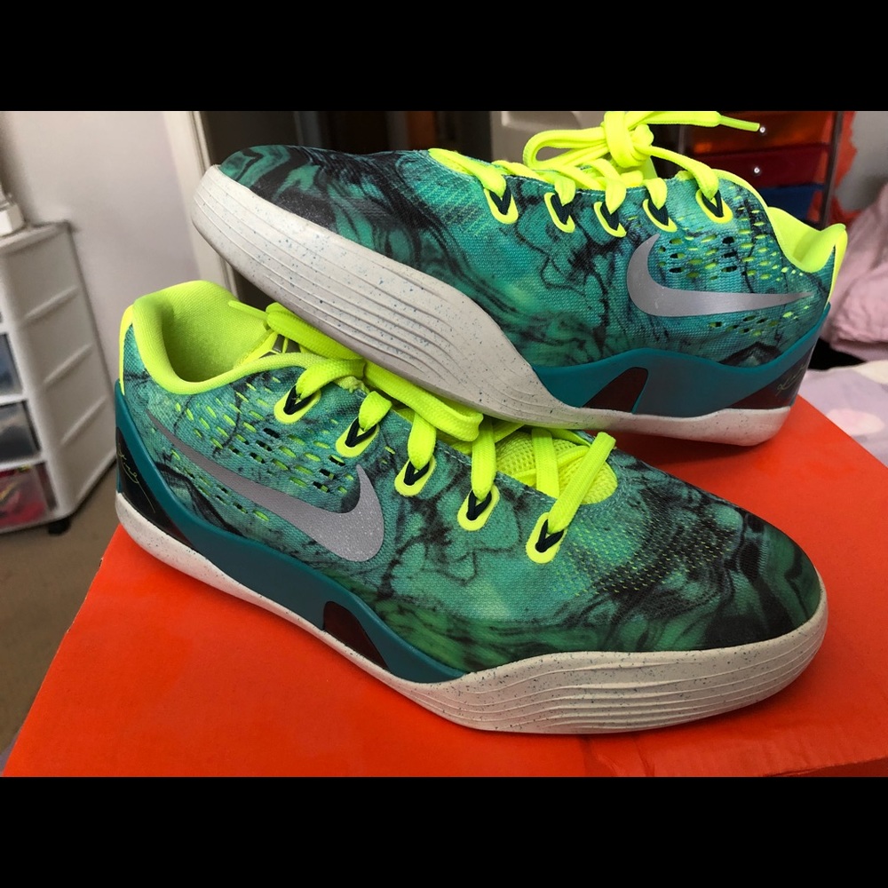 Kobe Easter 9s